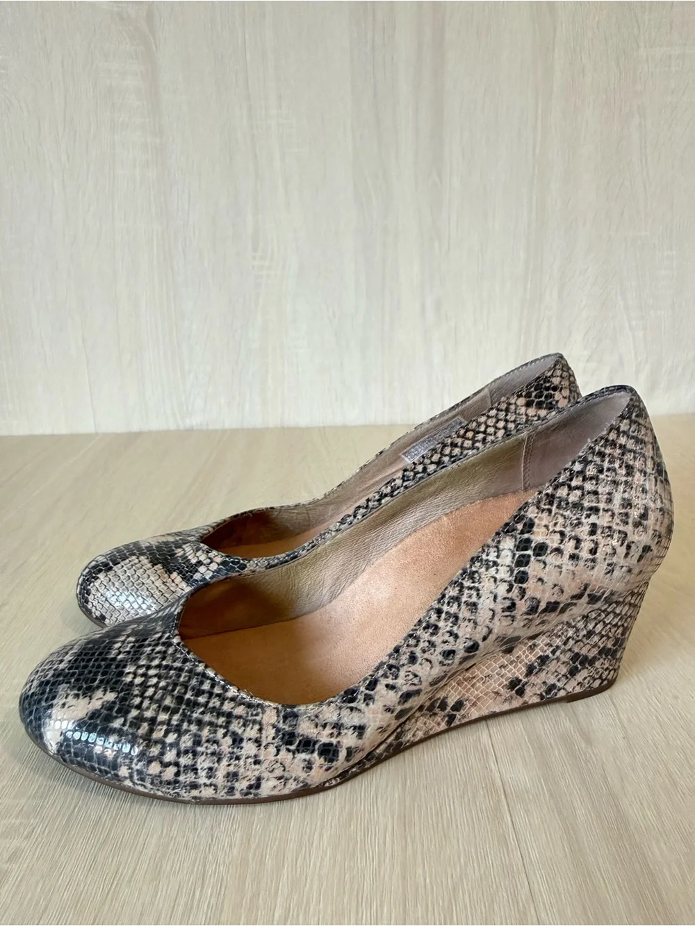 Vionic Antonia Snake Print Wedge Pumps Women’s Size 10 Orthotic Comfort
